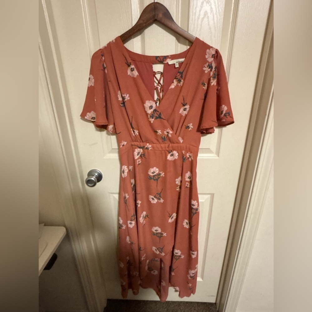 June & Hudson Floral spring Wrap Hi-Low Lace-Up Back bold print vacation dress - Picture 3 of 8